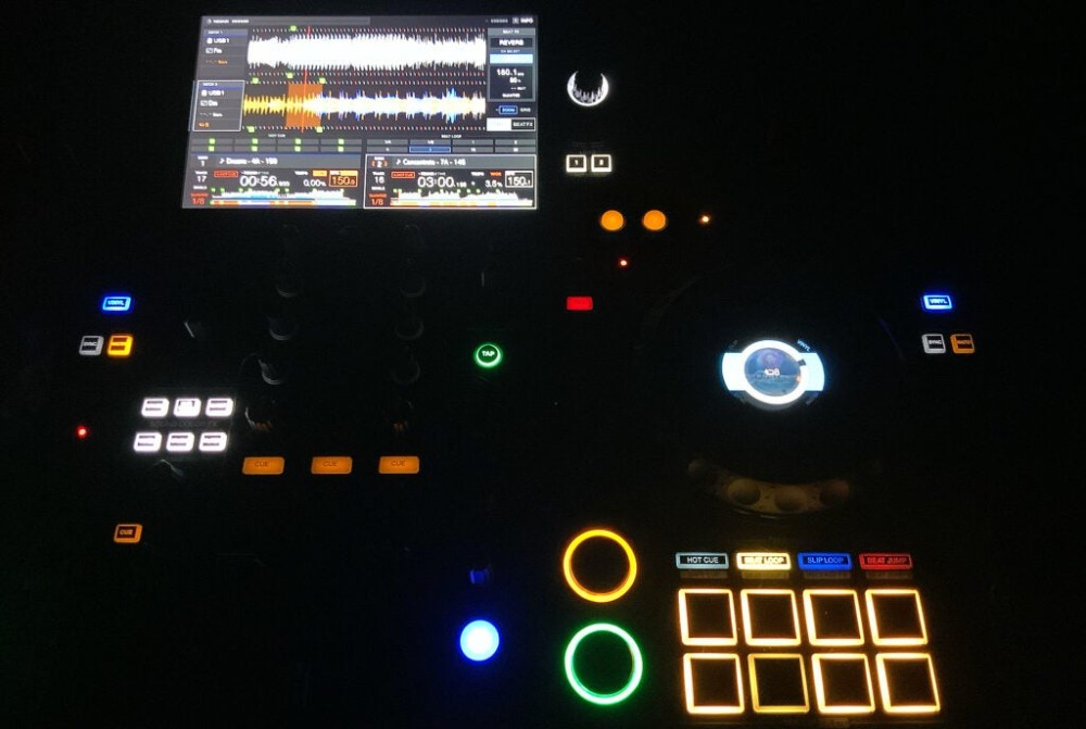 Pioneer DJ XDJ-RX3 screen in the dark